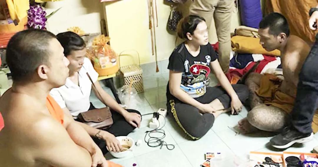 รวบ 2 พระวัดดังย่านลาดพร้าวคากุฏิ เสพยาบ้า มั่วสีกา