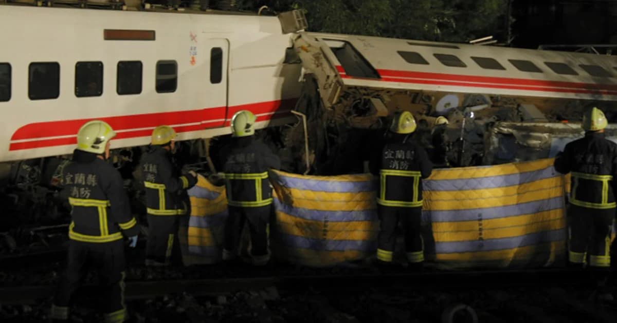 รถไฟตกรางที่ไต้หวัน เสียชีวิต 22 ราย