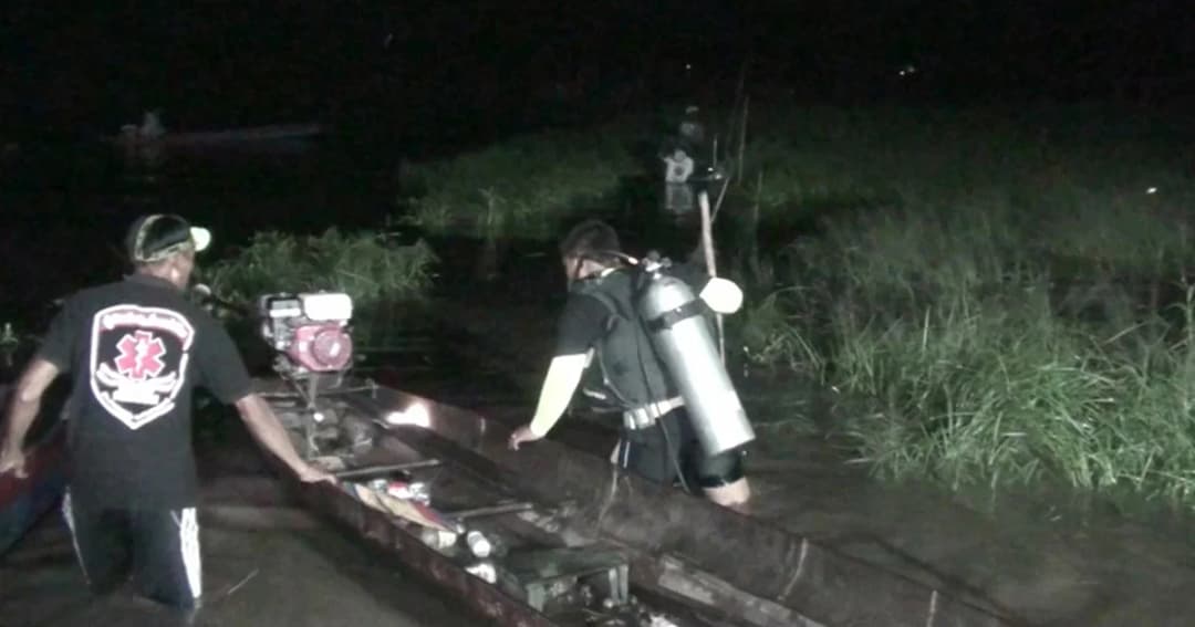 น้ำป่าห้วยขาแข้งไหลเชี่ยวกราก  ซัดเรือข้ามฟากคว่ำกลางคลอง