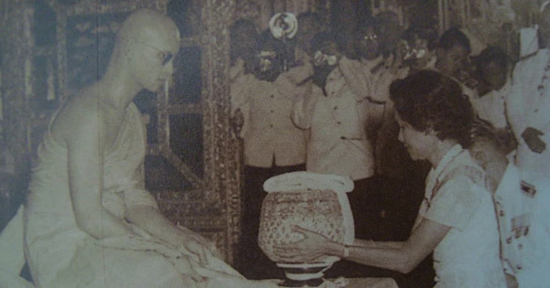 22 ตุลาคม 2499 ในหลวงรัชกาลที่ 9 ทรงผนวช