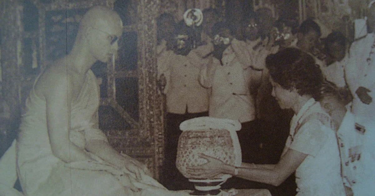 22 ตุลาคม 2499 ในหลวงรัชกาลที่ 9 ทรงผนวช