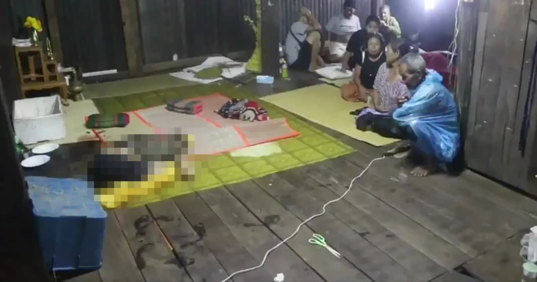 หนุ่มเมาคลั่ง! คว้ากรรไกรแทงญาติดับคางานศพ อ้างละเมอไม่รู้ตัว