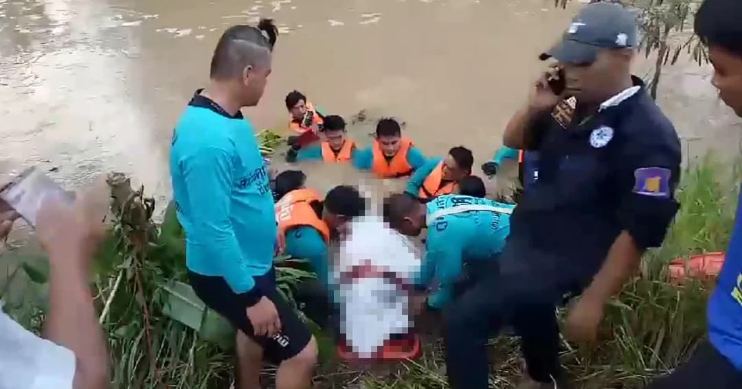 พบแล้ว 2 ศพ ‘เสี่ย รง.–ชาวบ้าน’ ถูกน้ำซัดจมหาย โผล่อีก 1 ศพ เซ่นลำห้วยเดียวกัน