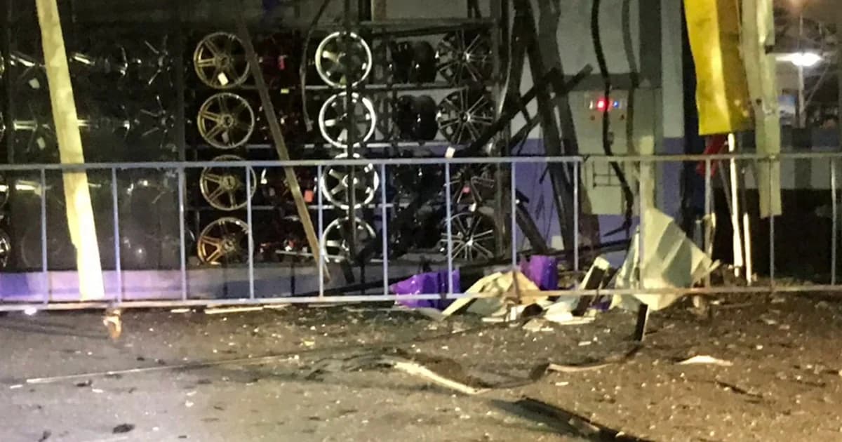 คนร้ายขว้าง “ไปป์บอมบ์” ใส่ร้านขายแม็กซ์กลางเมืองยะลา เคราะห์ดีไม่มีเจ็บ