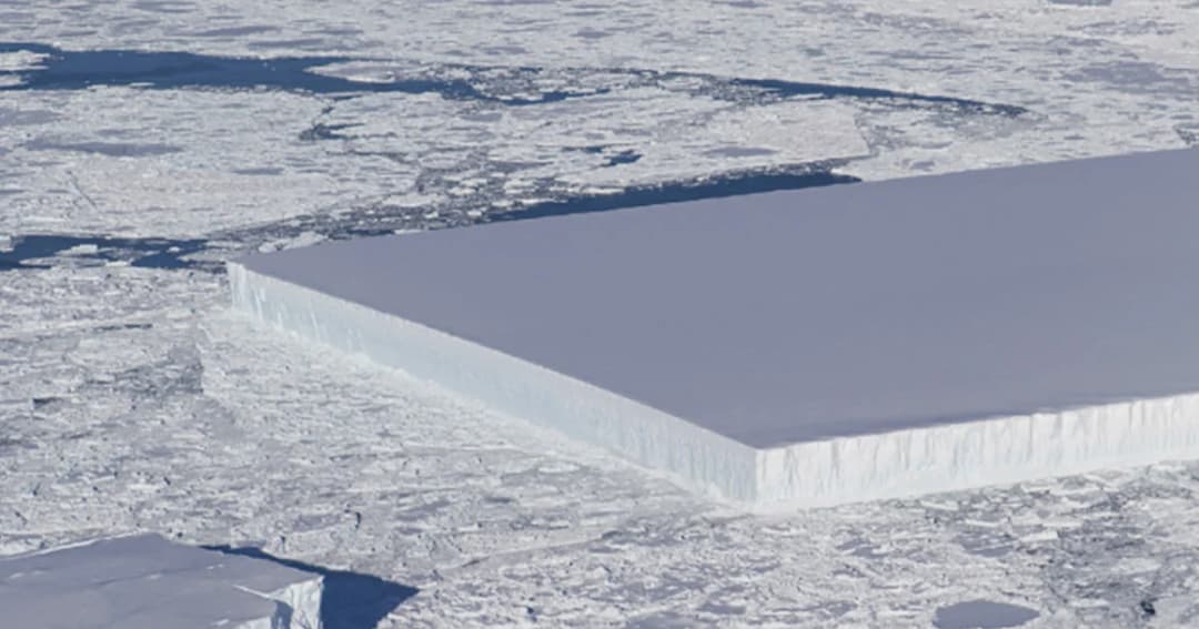 พบ “ภูเขาน้ำแข็งรูปโต๊ะ” ทรงสี่เหลี่ยมผืนผ้าสมบูรณ์แบบตามธรรมชาติ