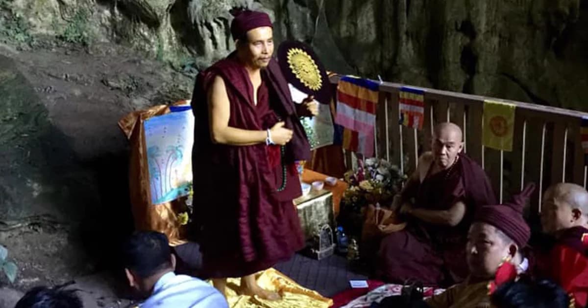 “ครูบาบุญชุ่ม” ออกจากถ้ำ หลังจำพรรษาปิดวาจา 3 เดือน