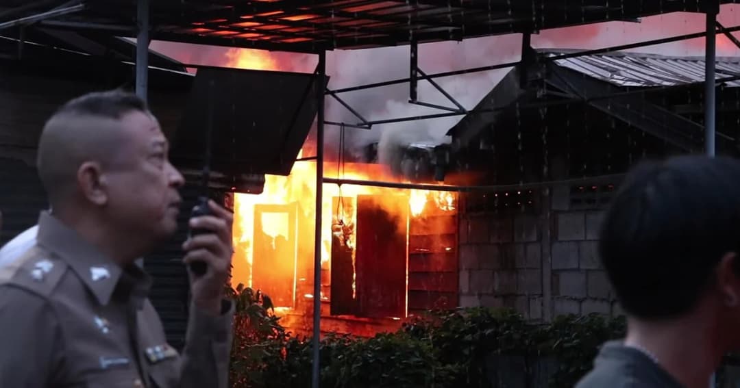 ไฟไหม้บ้านหนุ่มใหญ่วัย 57 ปี หนีไม่ทันโดนคลอกดับ