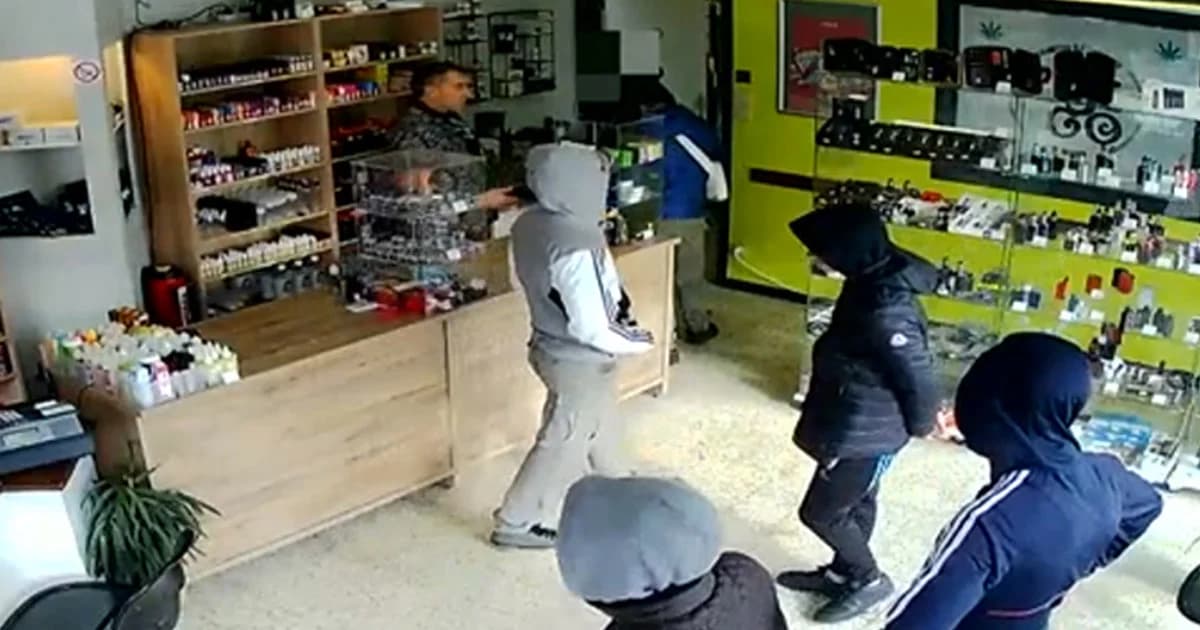 โจรเบลเยียมบุกปล้นร้านค้า เจ้าของร้านบอกไม่มีให้ ค่อยมาใหม่ ก็กลับมาจริง