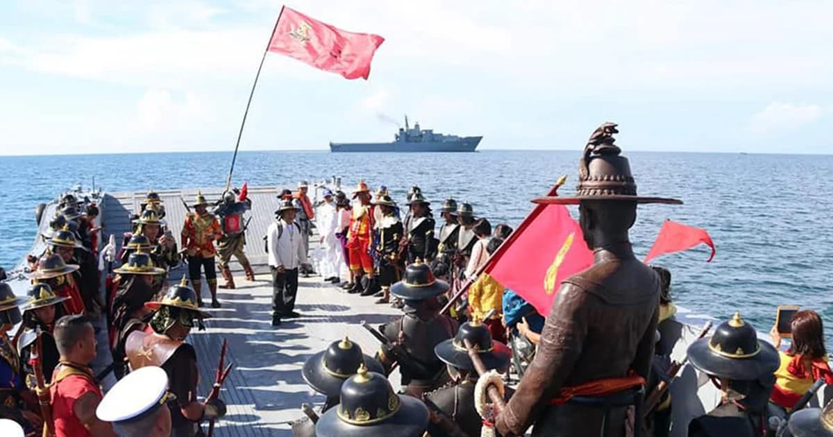 ยาตราทัพแล้ว! อัญเชิญพระบรมรูป ‘พระเจ้าตาก’ ย้อนอดีต 250 ปี ตามรอยกองเรือยกพลขึ้นบก