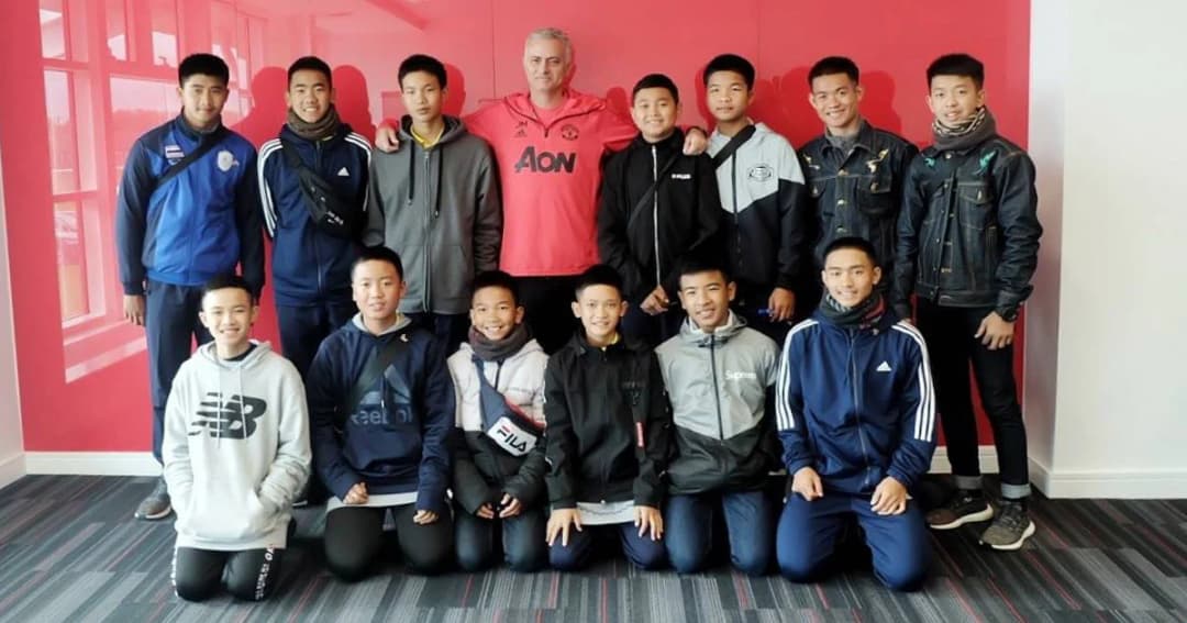 ทีมหมูป่าอะคาเดมี เยือนสโมสรแมนยูฯ