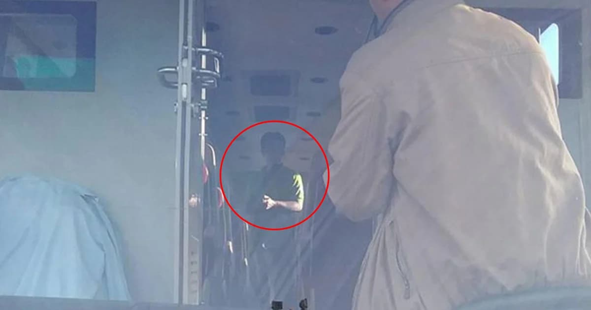 ยิงแก๊สน้ำตา 5 ลูก หยุดหนุ่มใหญ่จี้รถทัวร์ไม่ได้