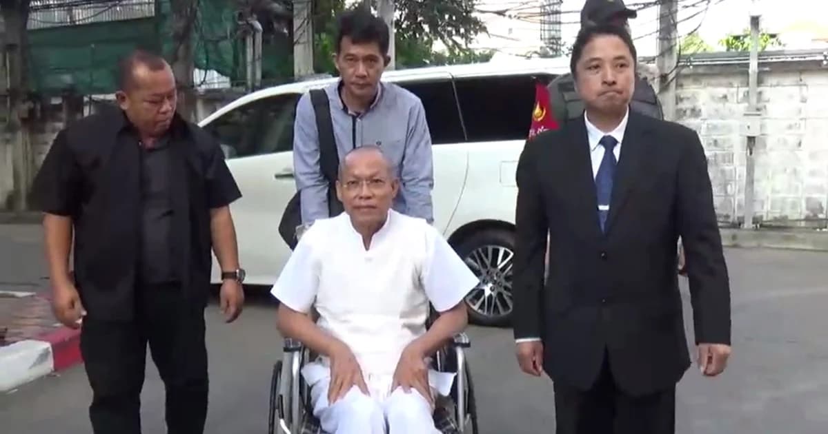 ‘พุทธะอิสระ’ ขึ้นศาลคดีทำร้ายตำรวจในม็อบ กปปส. ปี 56