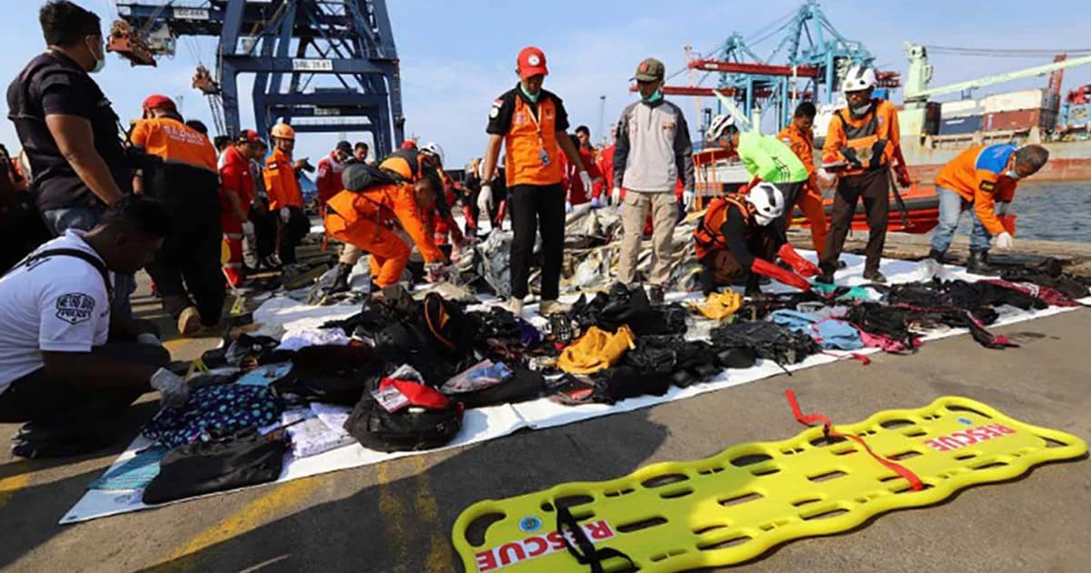 ระดมจนท. 300 คน เร่งกู้ร่างผู้เสียชีวิต เหตุเครื่องบินไลออนแอร์ตกในทะเลอินโดฯ