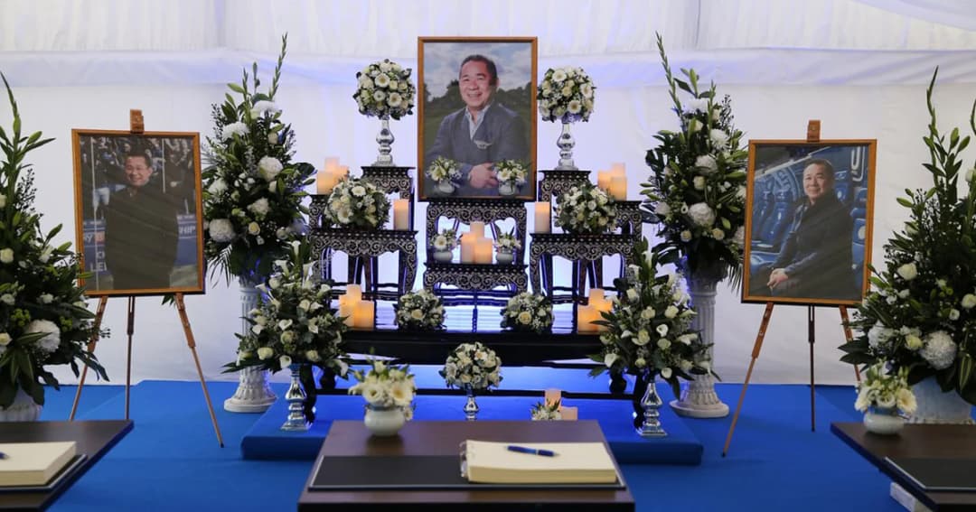 “เลสเตอร์” ทำเก้าอี้แดง ใส่ปลอกแขน-แจ๊กเก็ตดำ ไว้อาลัย “เจ้าสัววิชัย”