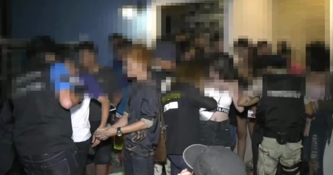 ฉี่ม่วงนับร้อย! ฝ่ายปกครอง บุกทลายผับสระบุรีปาร์ตี้มั่วเสพยาคืนฮาโลวีน