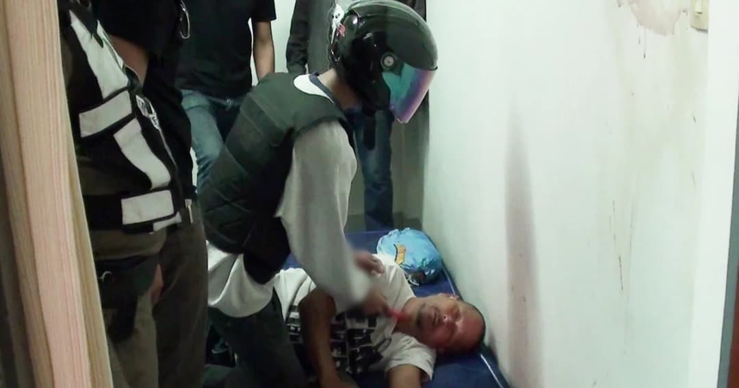 จับแล้ว! มือมีดวัย 18 ปีนบ้านชิงทรัพย์ กระหน่ำแทงสาว 14 แผล เจ็บสาหัส