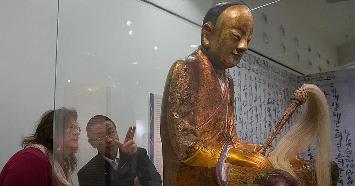 ชาวจีนขึ้นศาลที่เนเธอร์แลนด์ ทวงคืนรูปปั้นพระสงฆ์ 1,000 ปี