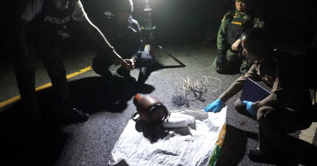 พบอุปกรณ์ประกอบระเบิด ทิ้งแถวสะพานบริเวณรอยต่อปัตตานี-นราธิวาส