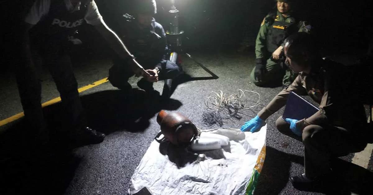 พบอุปกรณ์ประกอบระเบิด ทิ้งแถวสะพานบริเวณรอยต่อปัตตานี-นราธิวาส