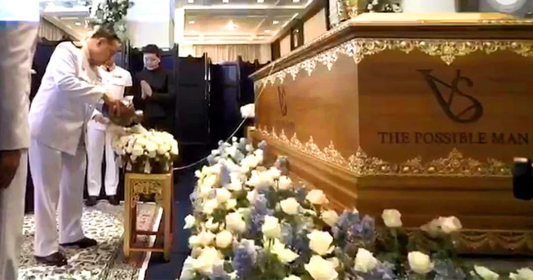 ข้อความข้างโลงศพ “THE POSSIBLE MAN” ! ไม่มีอะไรเป็นไปไม่ได้ สำหรับชายที่ชื่อ วิชัย ศรีวัฒนประภา