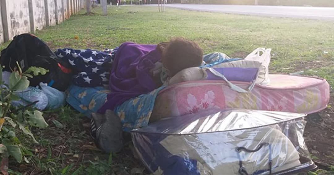 วัดพระบาทน้ำพุ เผยภาพ ผู้ป่วยเอดส์ ถูกทิ้งข้างกำแพงวัด