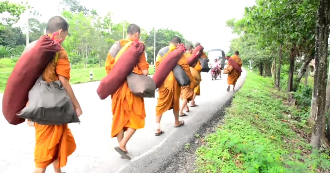 พระ 6 รูป เดินเท้าจากพัทลุงไปปฏิบัติธรรมที่อินเดีย คาด 5 เดือนถึง
