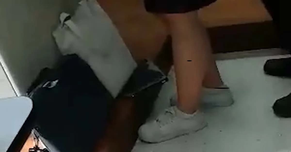 หมายจับอาจารย์ถ่ายใต้กระโปรง โทษจำคุกสูงสุด 10 ปี