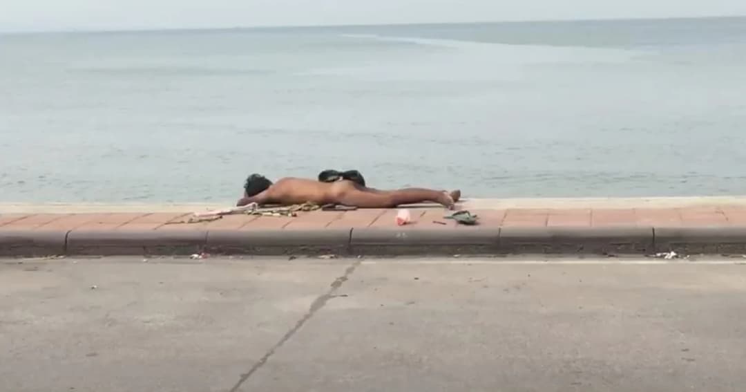 แฟนทิ้งเมาเหล้าเปลื้องผ้าโชว์ริมหาด