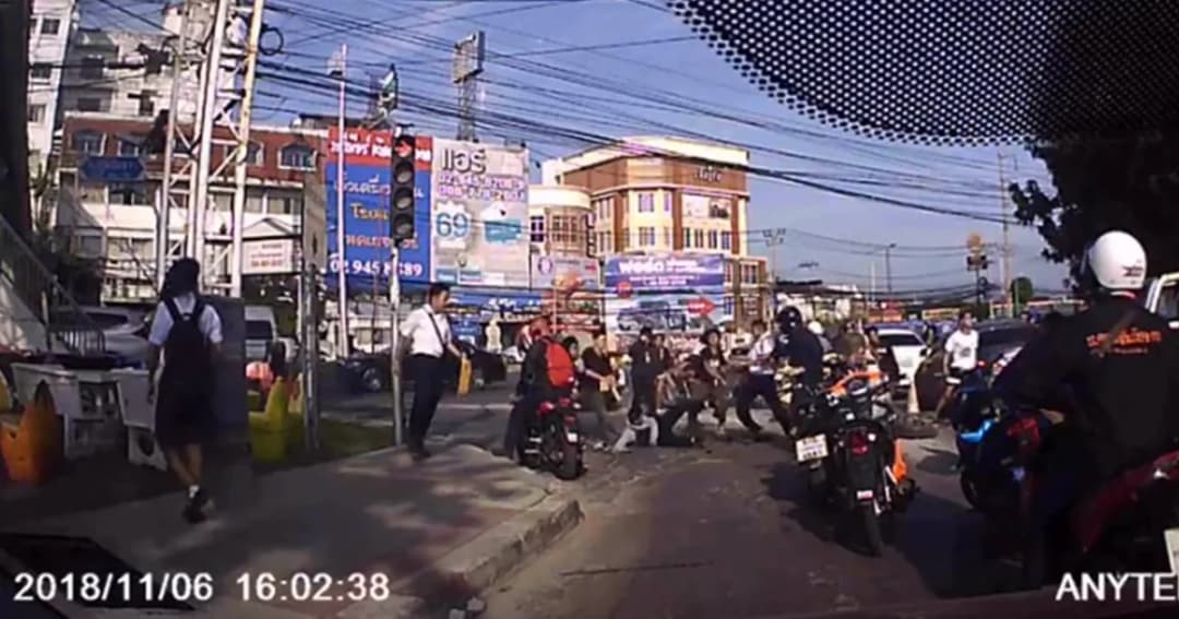 เรียกตัวทำประวัติ เหตุวัยรุ่นยกพวกตีกันย่านรามอินทรา