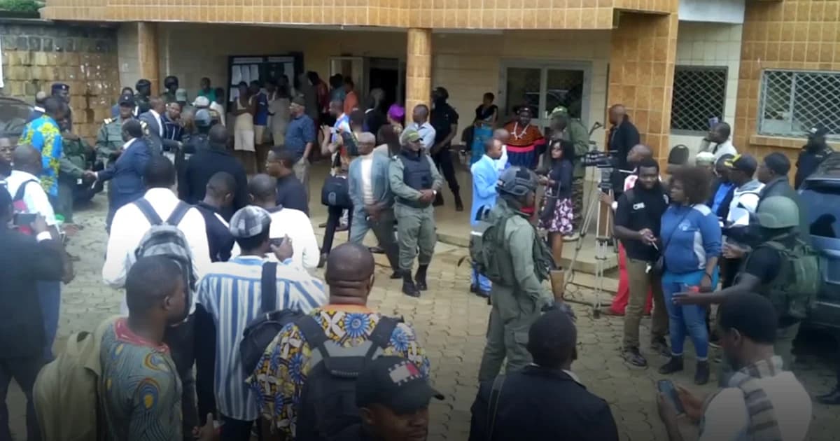 กลุ่มติดอาวุธปล่อยตัว นักเรียนแคเมอรูน 79 คน ยังเหลือครู 3 คนและคนขับรถ