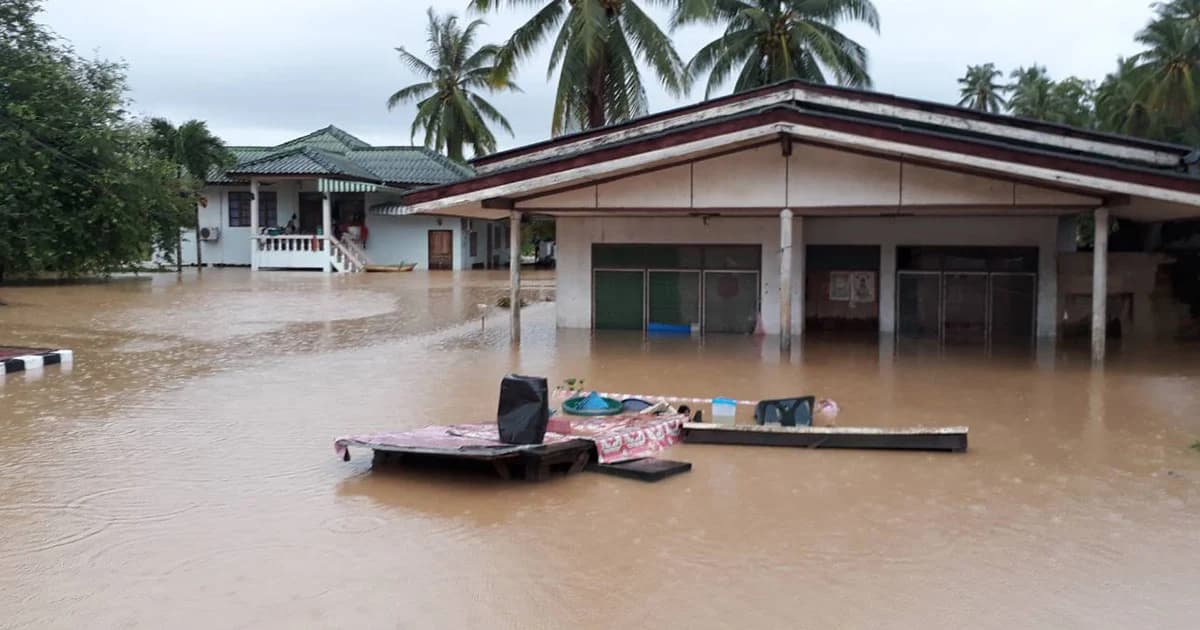 น้ำทะเลหนุน ทำบางสะพานท่วมหนัก