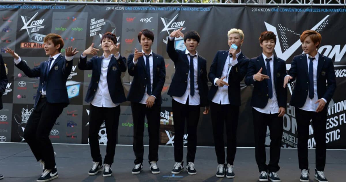 ทีวีญี่ปุ่นยกเลิกโชว์ BTS หลังสมาชิกใส่เสื้อฉลองวันทิ้งระเบิดนิวเคลียร์