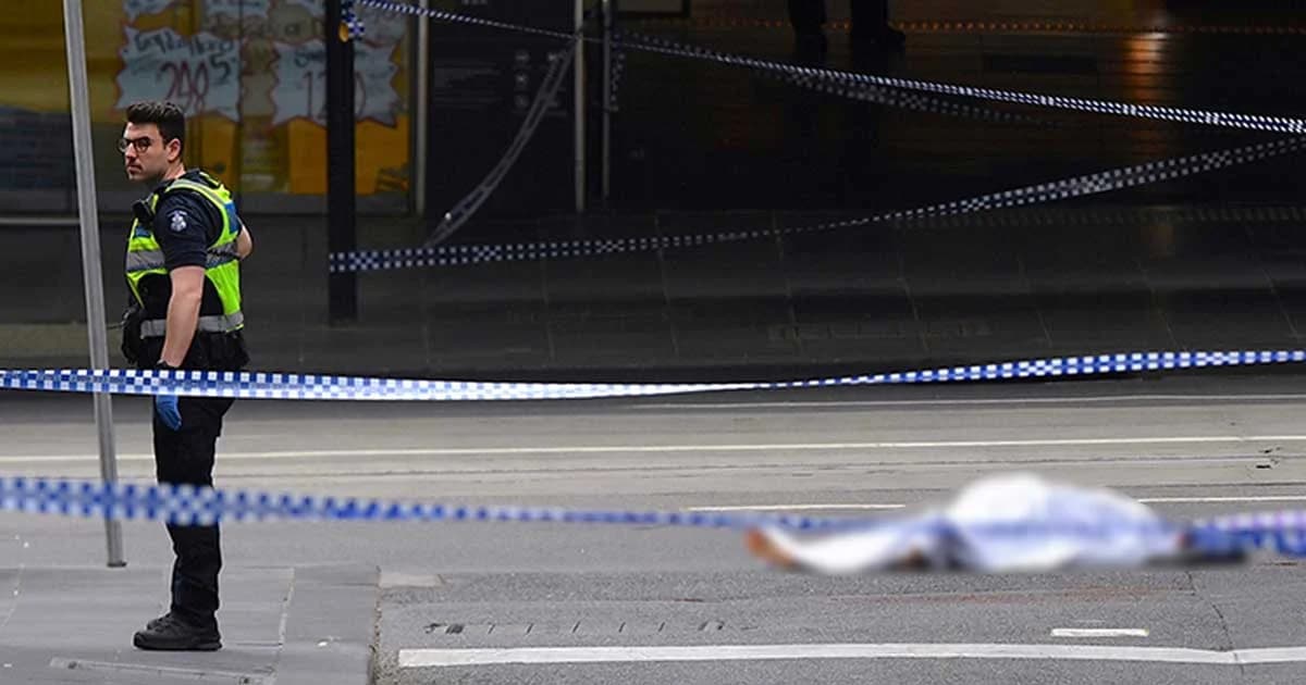 ชายออสซี่คลั่ง ! จุดไฟเผารถ-แทงคน ดับ 1 สาหัส 2 ก่อนถูก ตร.ยิงเสียชีวิต