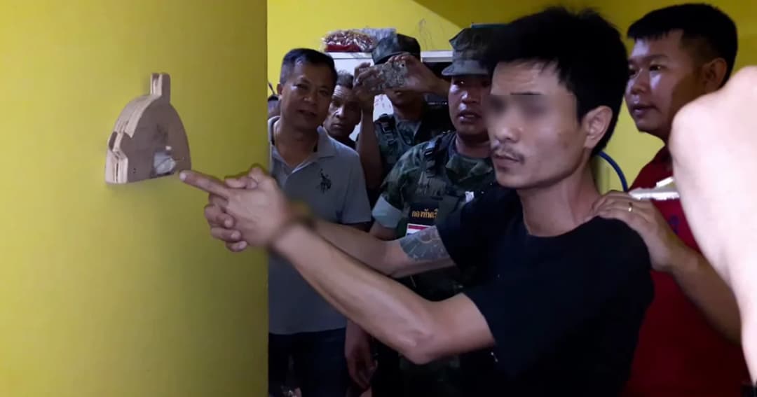 บุกค้นตำหนักพระแม่อุมากาลี รวบ ‘ลูกชาย’ ค้าไอซ์ ยึดของกลางอื้อ