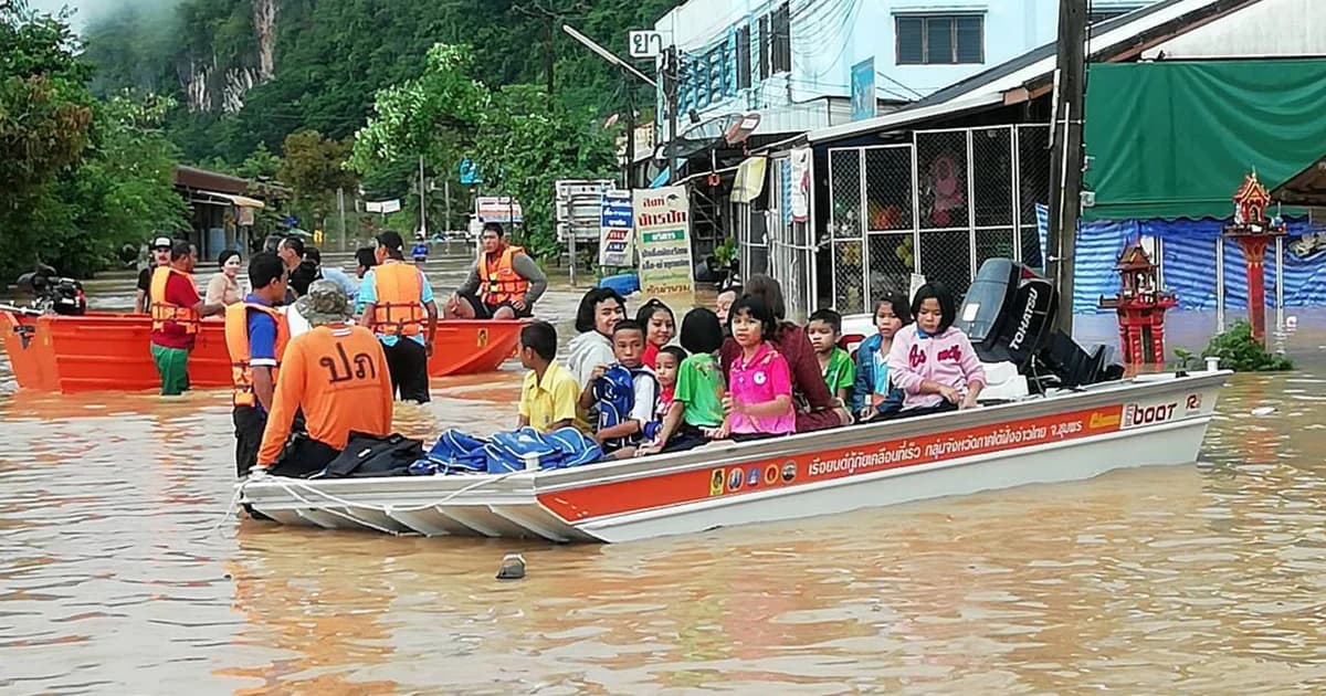 ปภ.เผยน้ำยังท่วม ‘ประจวบ-ชุมพร’ กระทบนับหมื่นครัวเรือน เสียชีวิตแล้ว 3 ราย