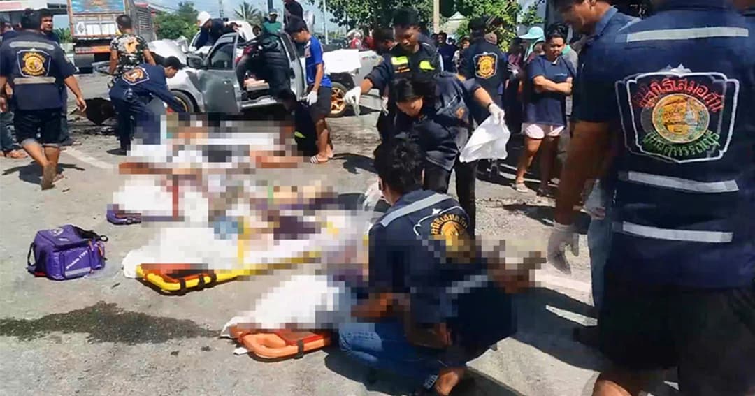 เสี่ยร้านทอง ซิ่งเก๋งชนรถพ่วง ลูกพ่วงเหวี่ยงข้ามเลนกระเเทกกระบะ ดับ 5 ศพ