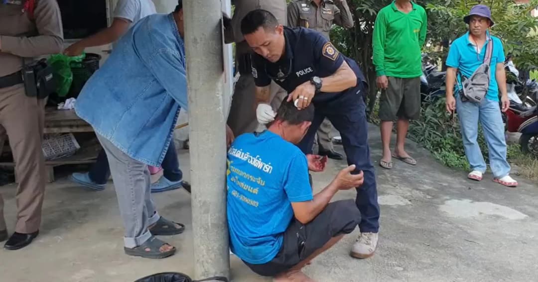 ทะเลาะค่าเช่าเดือด! เจ้าของบ้านสู้ไม่ได้คว้าไขควงแทงคอคนเช่าเจ็บ