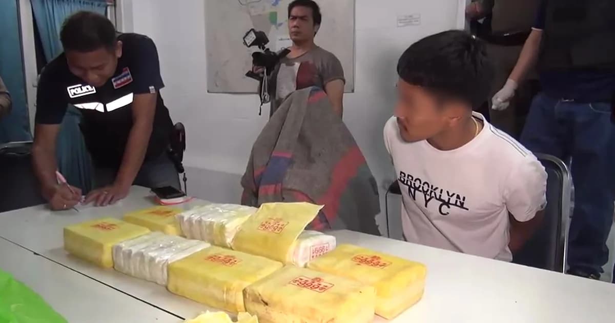 ตร.ล่อซื้อยาบ้า รวบ ‘นศ.-แฟนสาว’ ค้ายานรก ยึดได้กว่า 8 หมื่นเม็ด