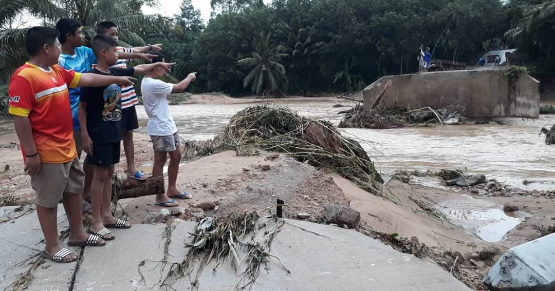 ‘บางสะพาน’ น้ำเริ่มลด เร่งสำรวจความเสียหาย-เยียวยาชาวบ้าน