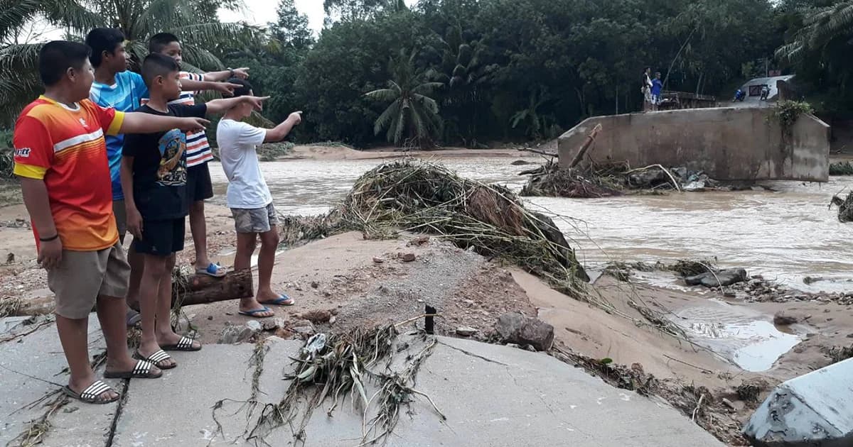 ‘บางสะพาน’ น้ำเริ่มลด เร่งสำรวจความเสียหาย-เยียวยาชาวบ้าน