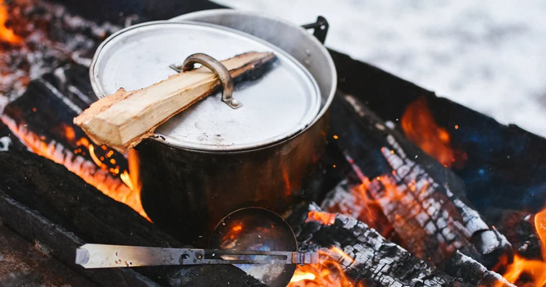 รวบโจ๋อินโดตั้งวงต้มน้ำ ‘ผ้าอนามัย’ ดื่ม