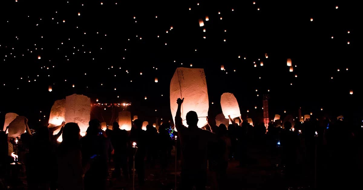 ปล่อยโคมลอย ผิดที่ ผิดเวลา ผิดกฎหมายมีโทษทั้งจำทั้งปรับ