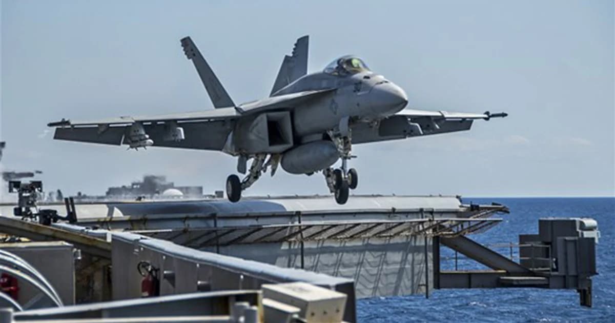 เครื่องบิน F-18 กองทัพเรือสหรัฐฯ ตกกลางทะเลฟิลิปปินส์