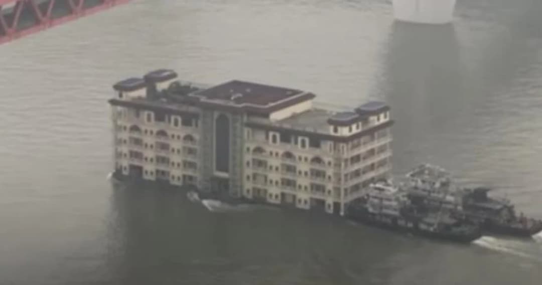 จีนย้ายตึก 5 ชั้น กลางแม่น้ำแยงซี