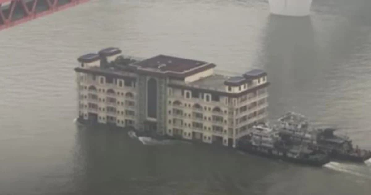 จีนย้ายตึก 5 ชั้น กลางแม่น้ำแยงซี