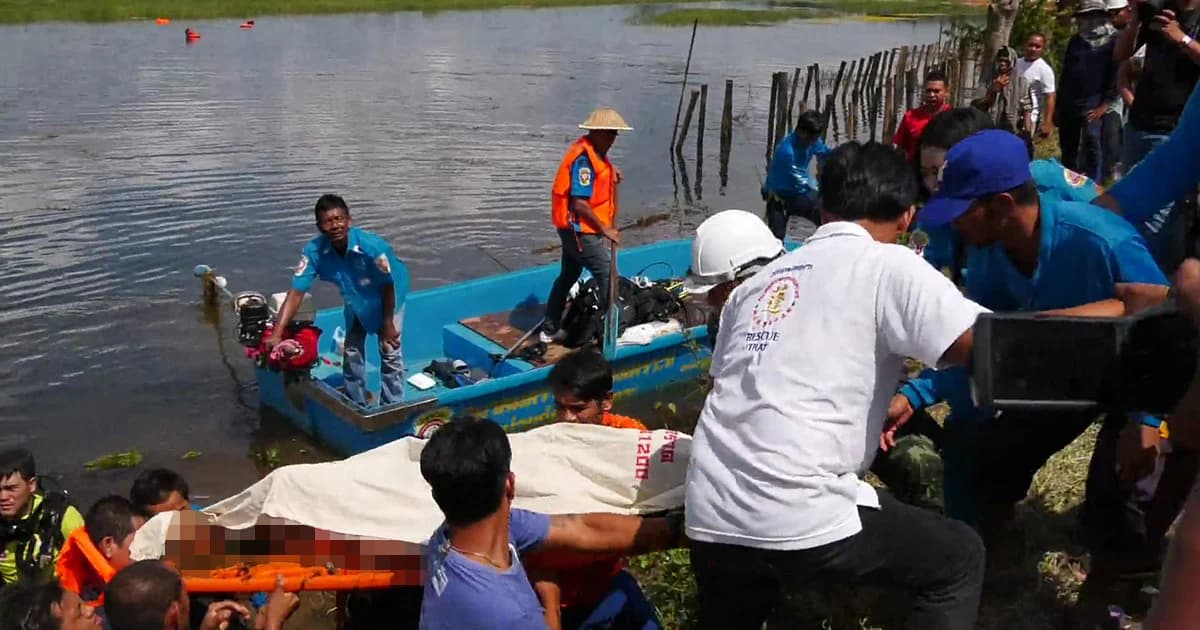 ลุงเมาโชว์ว่ายน้ำให้เพื่อนดู สุดท้ายจมดับ