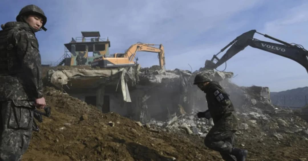 2 เกาหลีร่วมกัน ระเบิดป้อมทหารตามแนวชายแดน