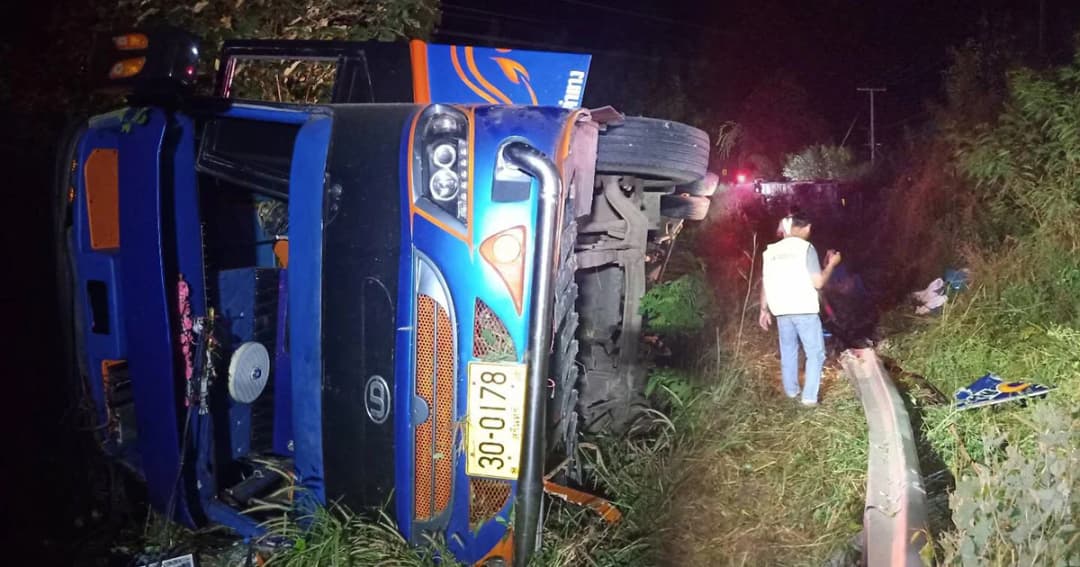 รถบัสไปงานแต่งงานแหกโค้งเพชรบูรณ์ บาดเจ็บ 37 คน