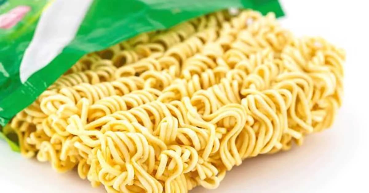 อุทาหรณ์ ! สาวจีนหวังเก็บเงินชอปปิง กินแต่บะหมี่สำเร็จรูปจนป่วยเข้า รพ.