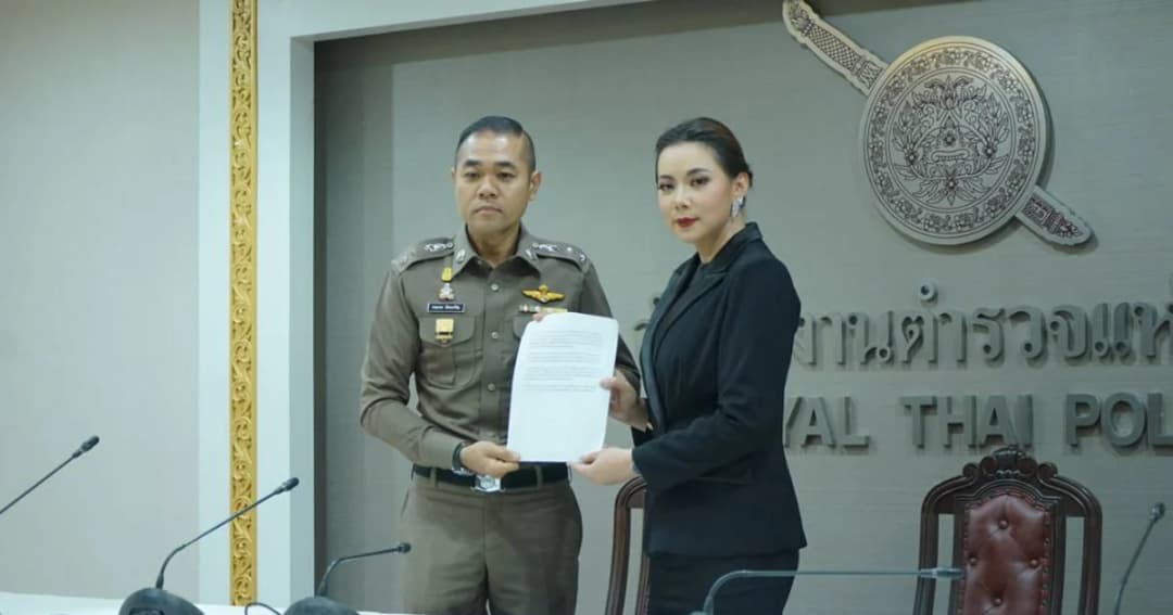 ‘บุ๋ม ปนัดดา’ พาเหยื่อหมอสูติฯ ขอความเป็นธรรม จี้โอนคดีให้กองปราบดูแล